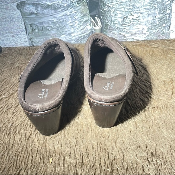 CLARKS Chocolate Brown Suede, Leather Clogs, Mules, Bendables 8.5 - Picture 6 of 6